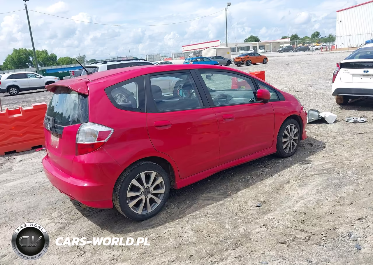 2013 Honda Fit Sport VIN:JHMGE8H55DC071292 - 4