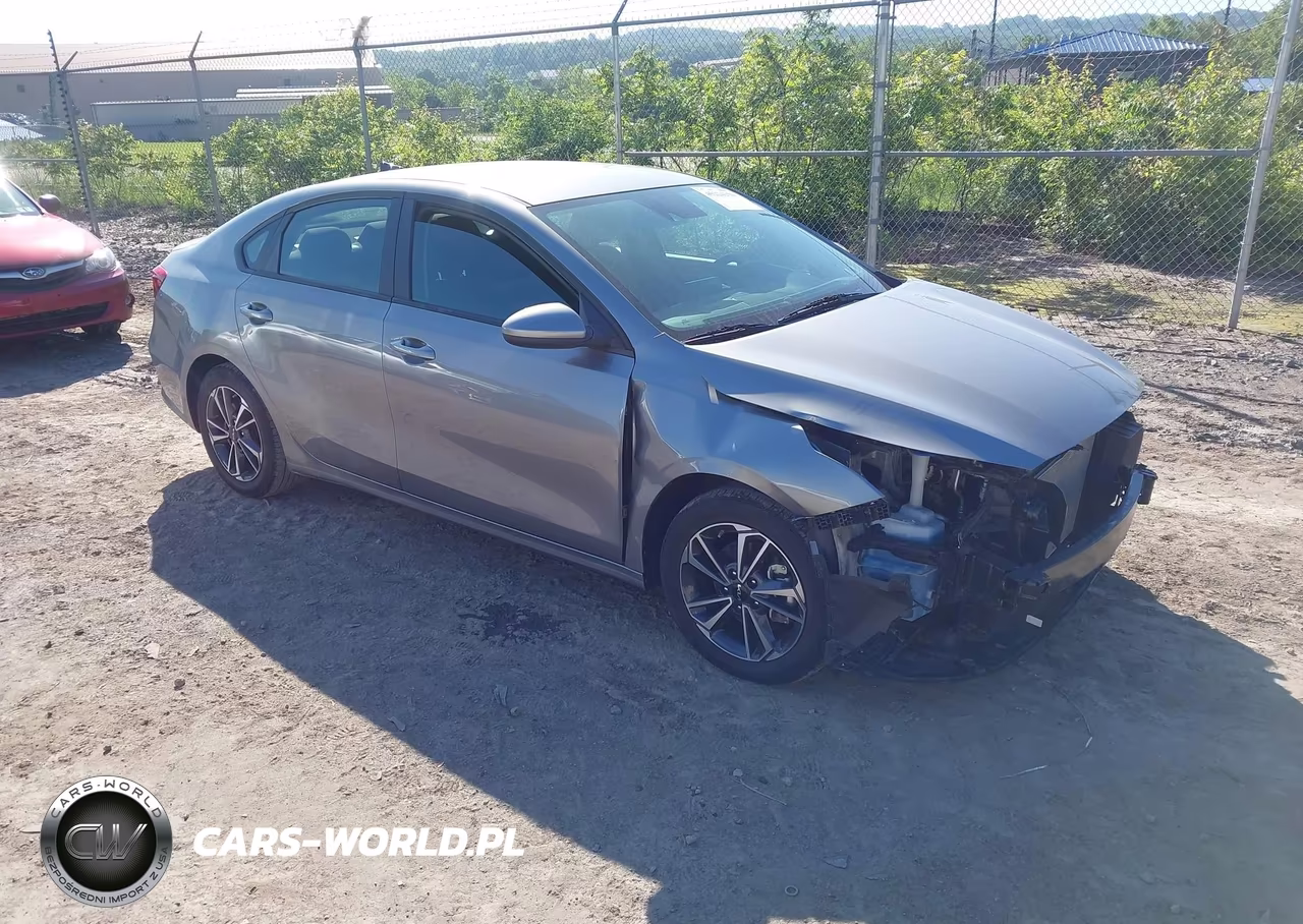2024 Kia Forte Lxs – zdjęcie 1 z 17