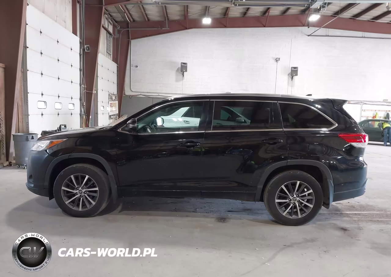 2018 Toyota Highlander Xle VIN:5TDJZRFH4JS829048 - 14