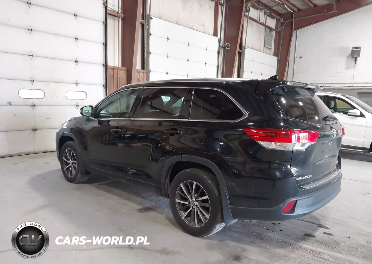 2018 Toyota Highlander Xle VIN:5TDJZRFH4JS829048 - 3