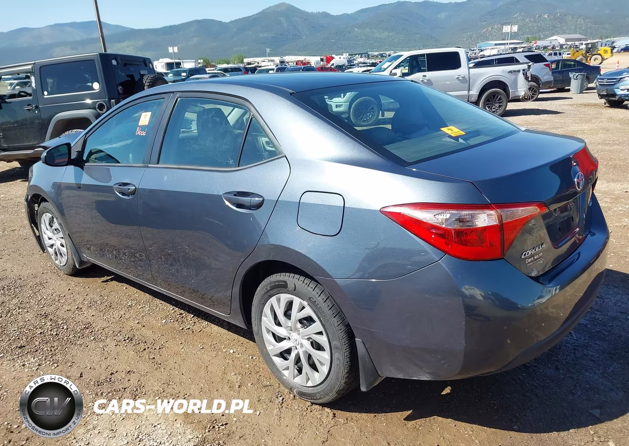 2017 Toyota Corolla Le VIN:2T1BURHE0HC932086 - 3