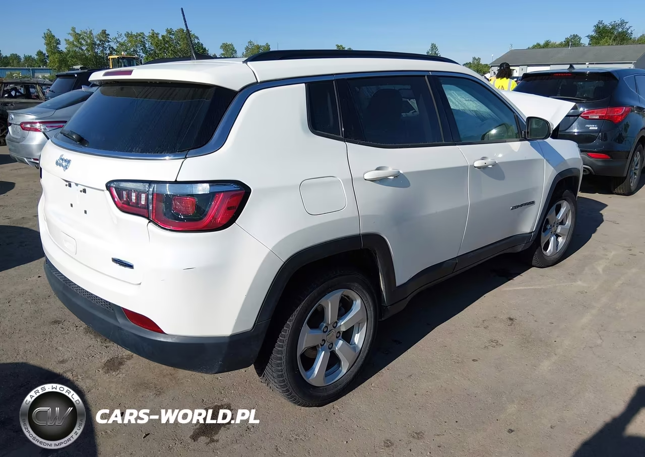 2019 Jeep Compass Latitude Fwd VIN:3C4NJCBBXKT749364 - 4