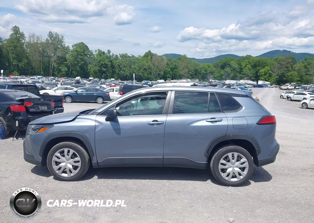 2022 Toyota Corolla Cross L VIN:7MUAAAAG9NV021040 - 15
