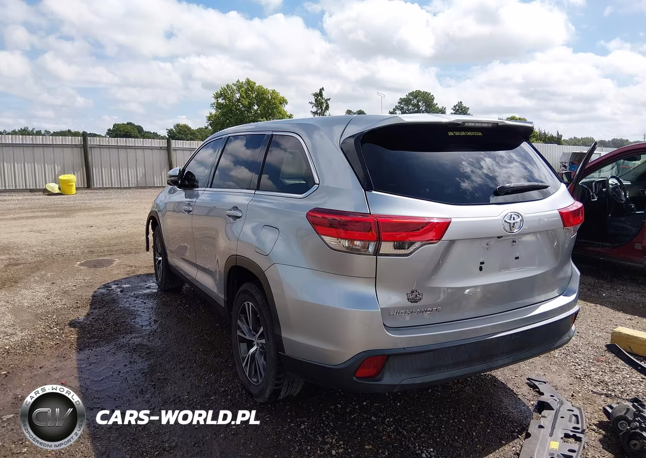 2019 Toyota Highlander Le VIN:5TDZZRFH2KS298808 - 3