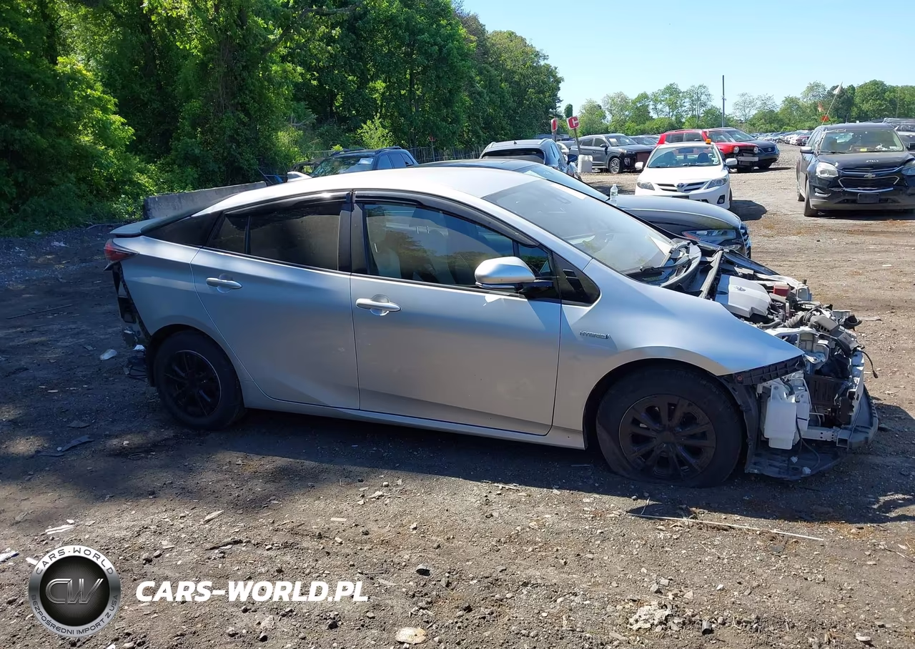 2018 Toyota Prius Two VIN:JTDKBRFU7J3597939 - 13