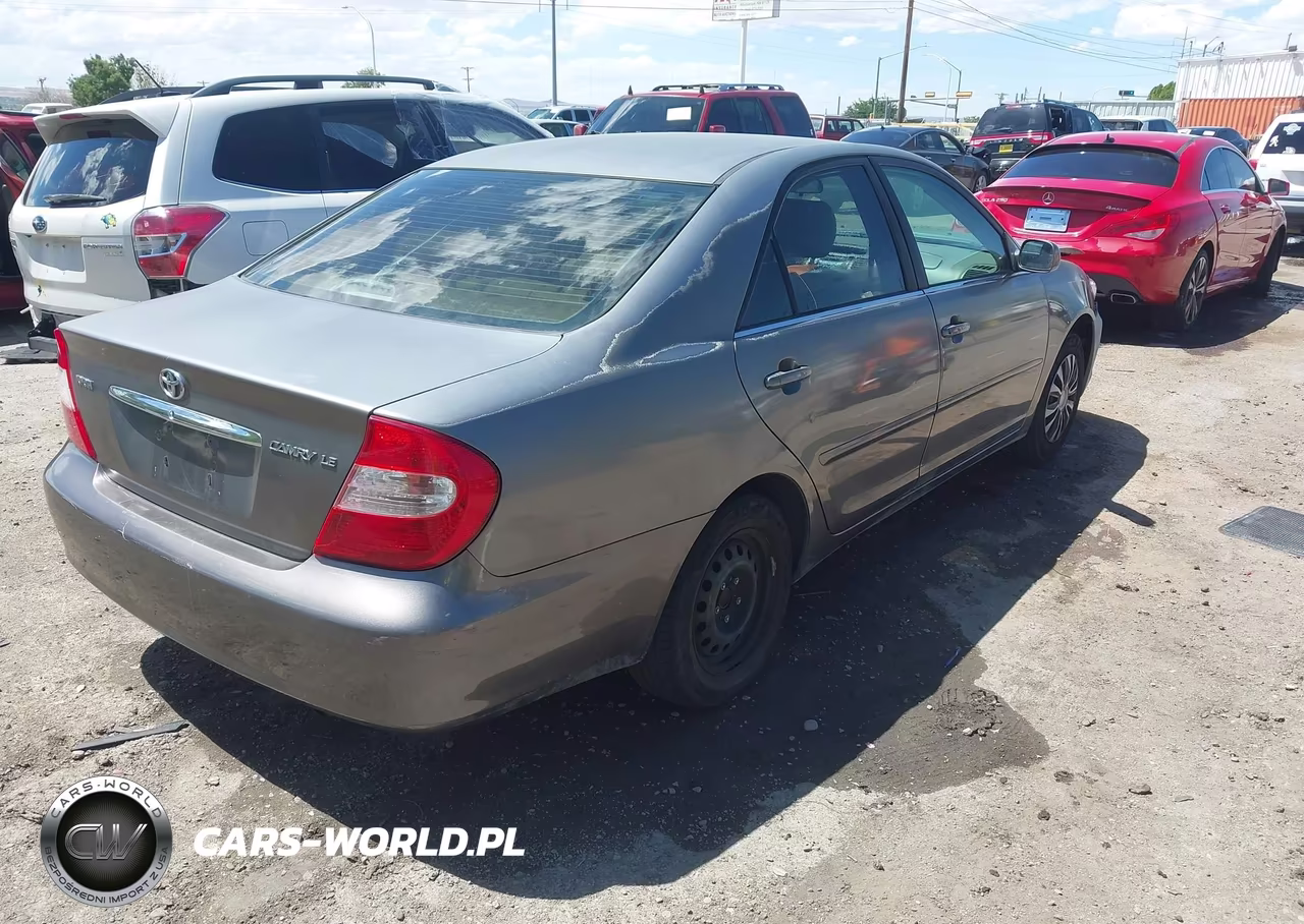 2002 Toyota Camry Le VIN:JTDBE32K620076500 - 4