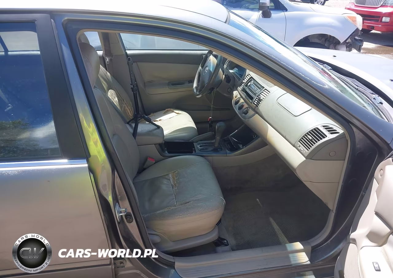 2002 Toyota Camry Le VIN:JTDBE32K620076500 - 5