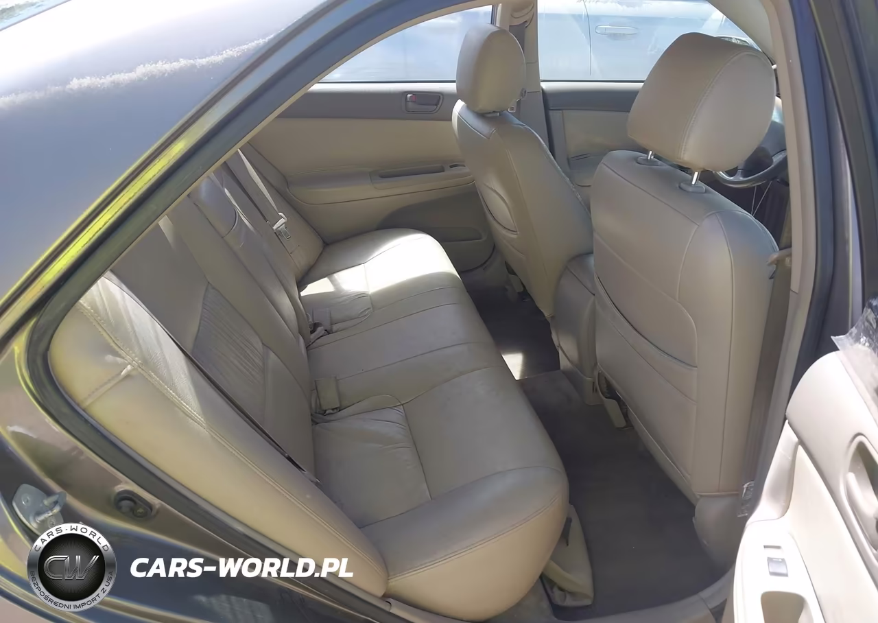 2002 Toyota Camry Le VIN:JTDBE32K620076500 - 8