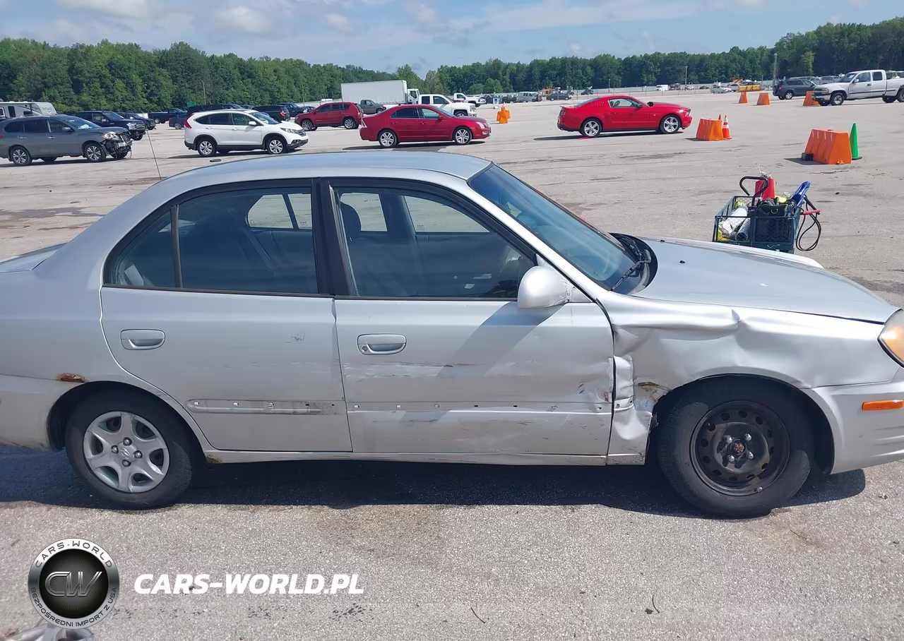 2005 Hyundai Accent Gls VIN:KMHCG45C15U636859 - 14