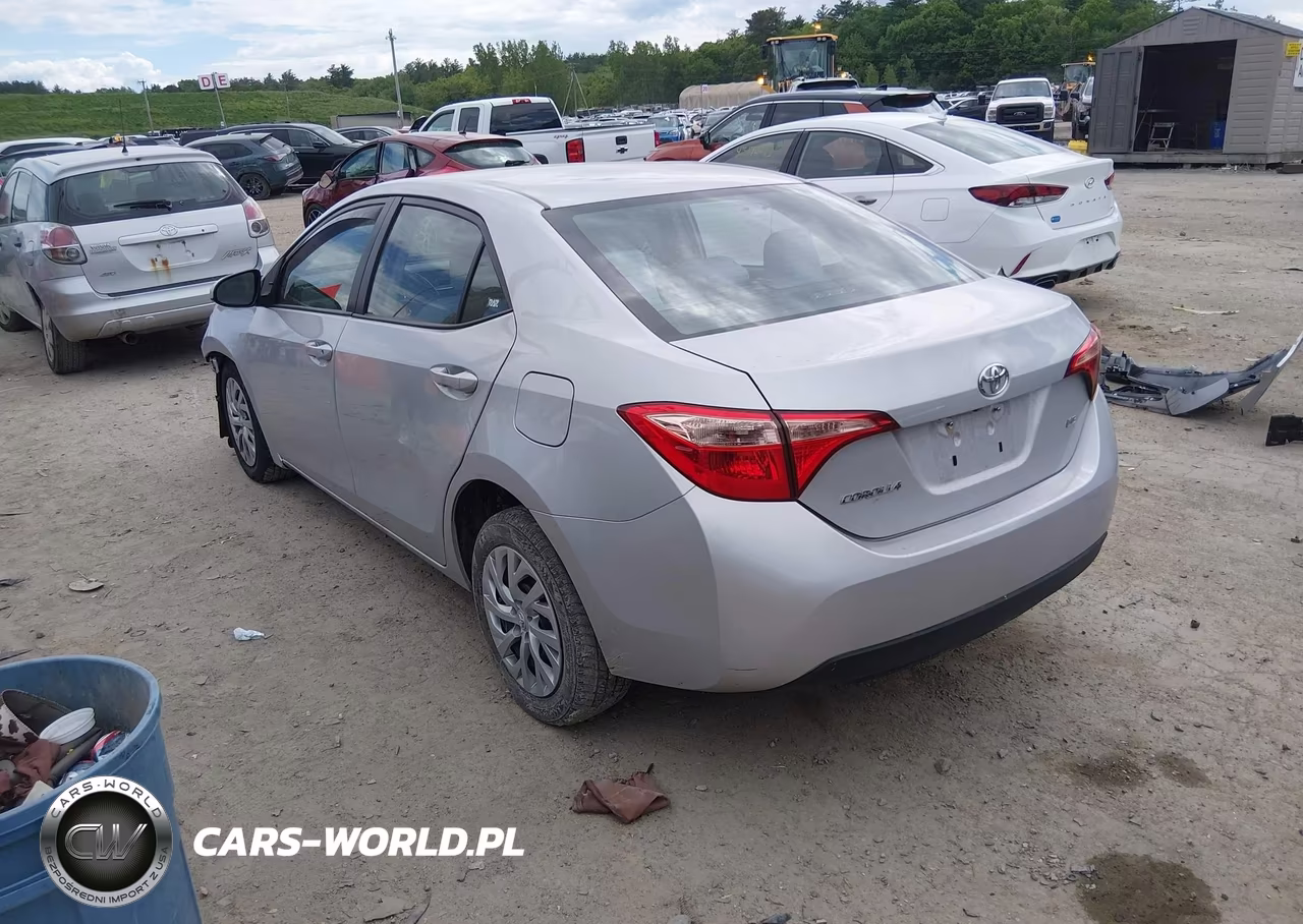 2018 Toyota Corolla Le VIN:2T1BURHE4JC991129 - 3