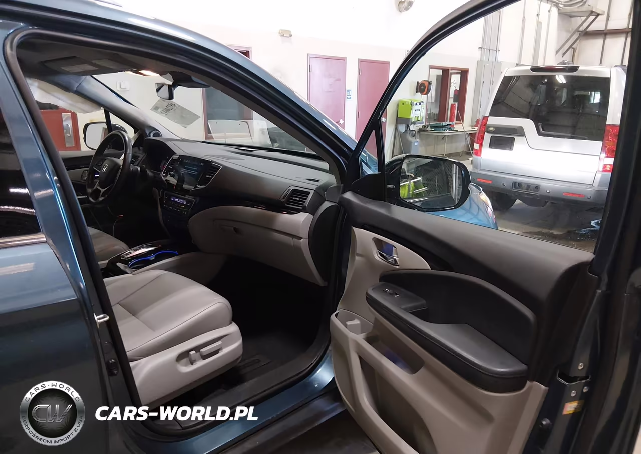 2019 Honda Pilot Touring VIN:5FNYF5H69KB041965 - 5