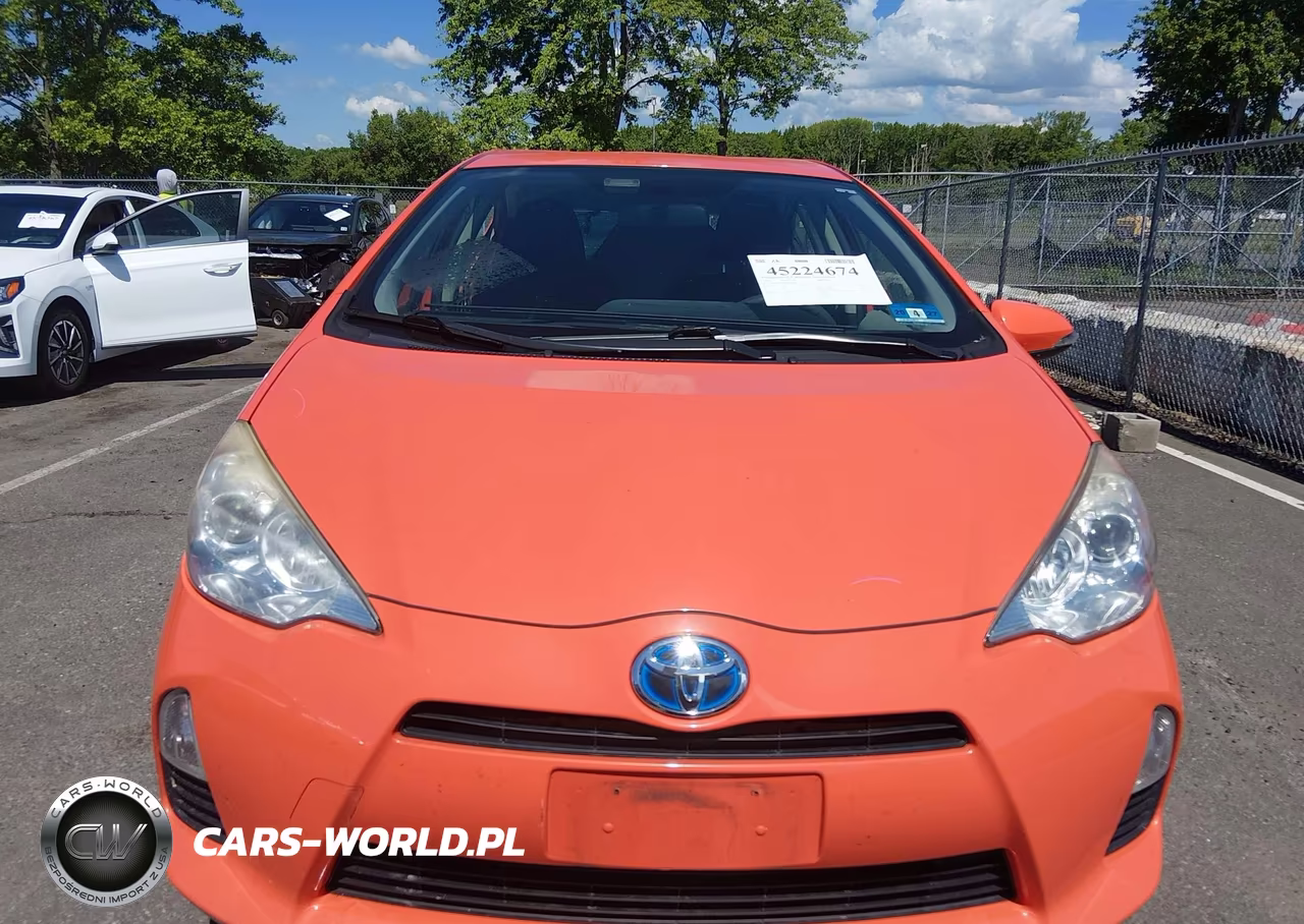 2014 Toyota Prius C Two VIN:JTDKDTB37E1059909 - 13