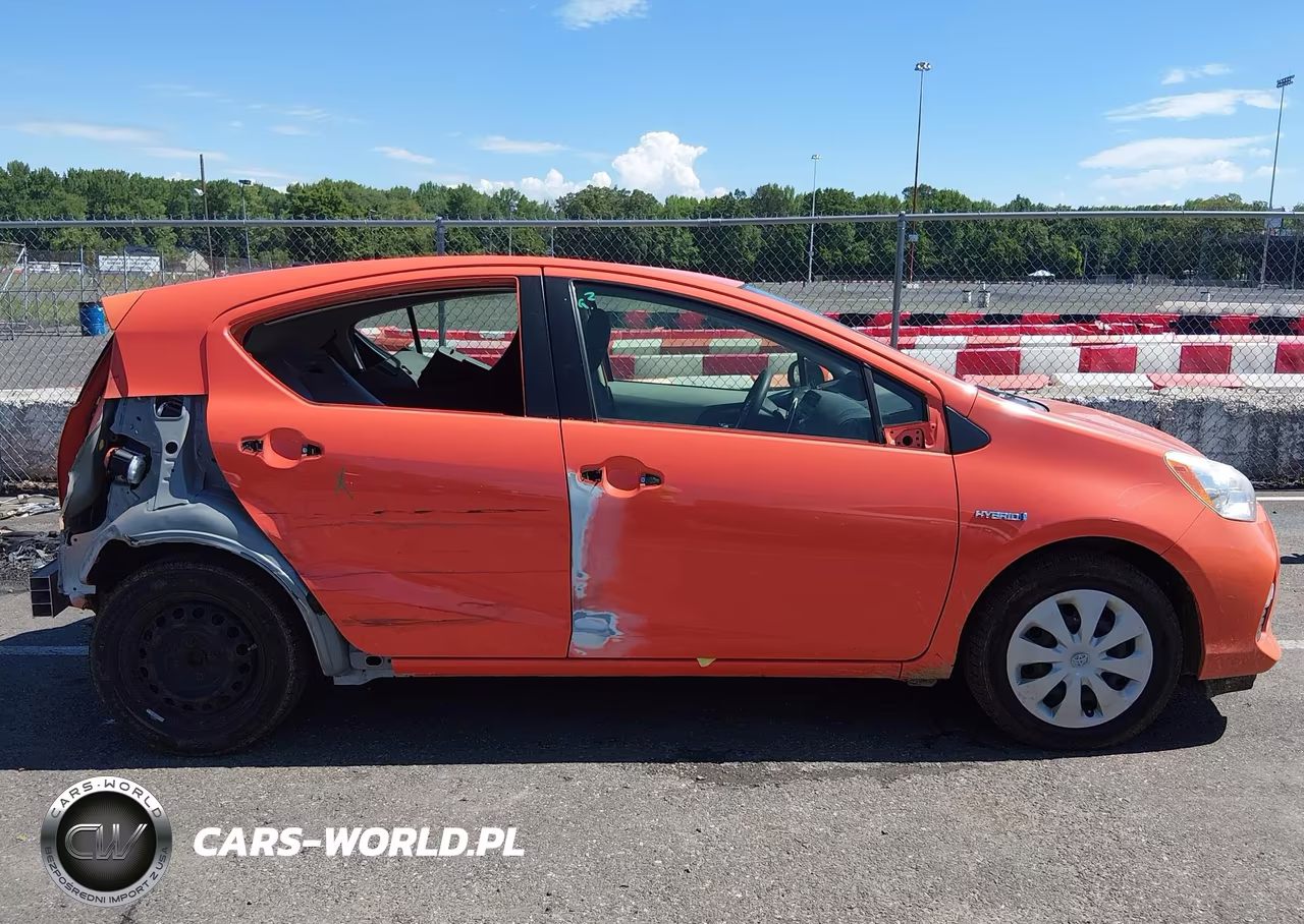 2014 Toyota Prius C Two VIN:JTDKDTB37E1059909 - 14