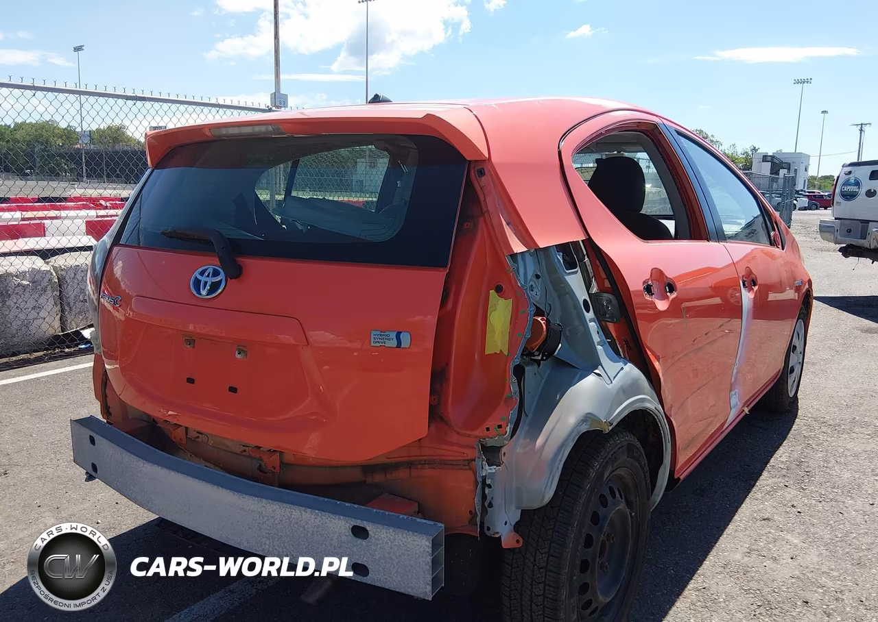 2014 Toyota Prius C Two VIN:JTDKDTB37E1059909 - 4