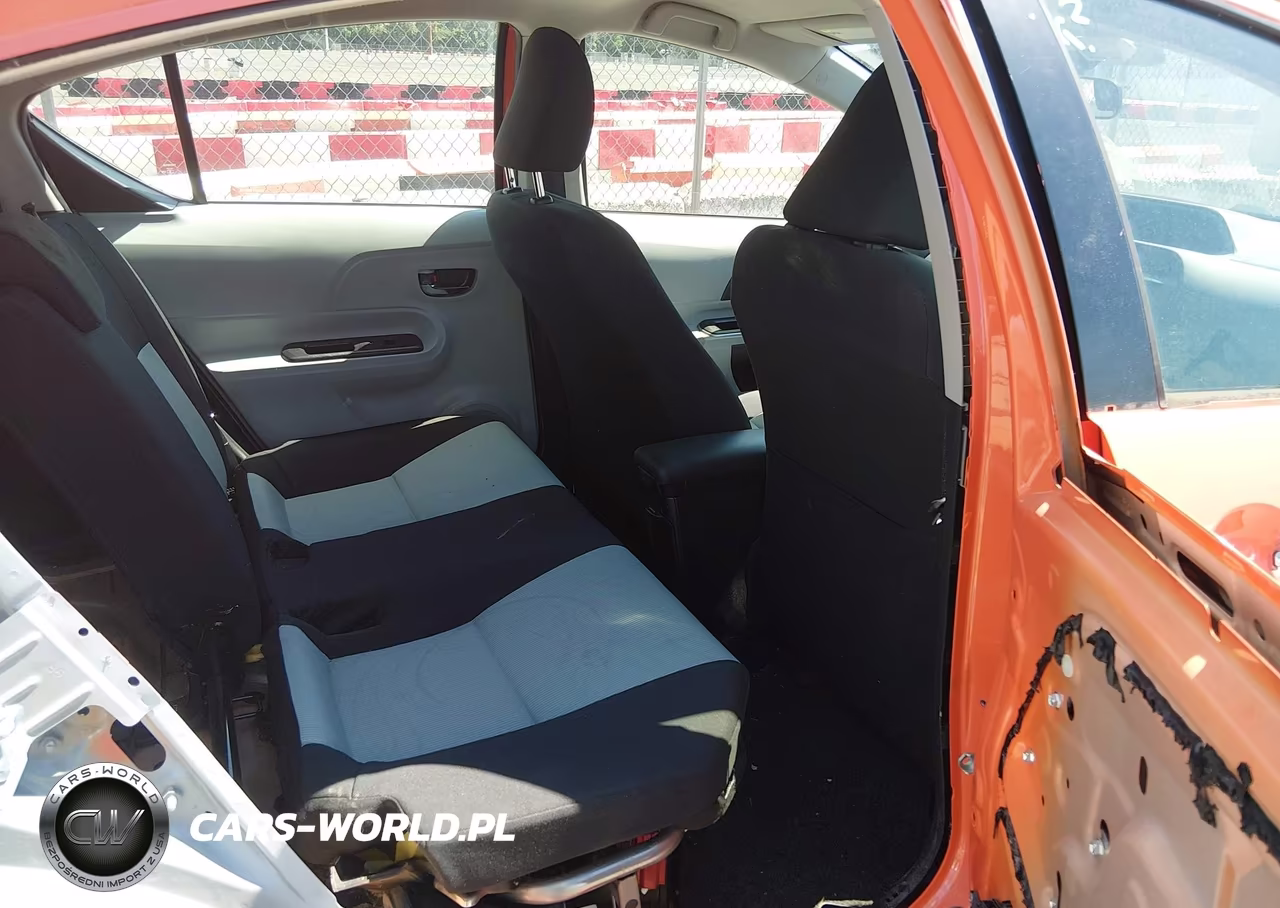 2014 Toyota Prius C Two VIN:JTDKDTB37E1059909 - 8