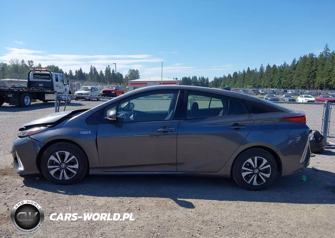 2019 Toyota Prius Prime Plus VIN:JTDKARFP8K3108849 - 14