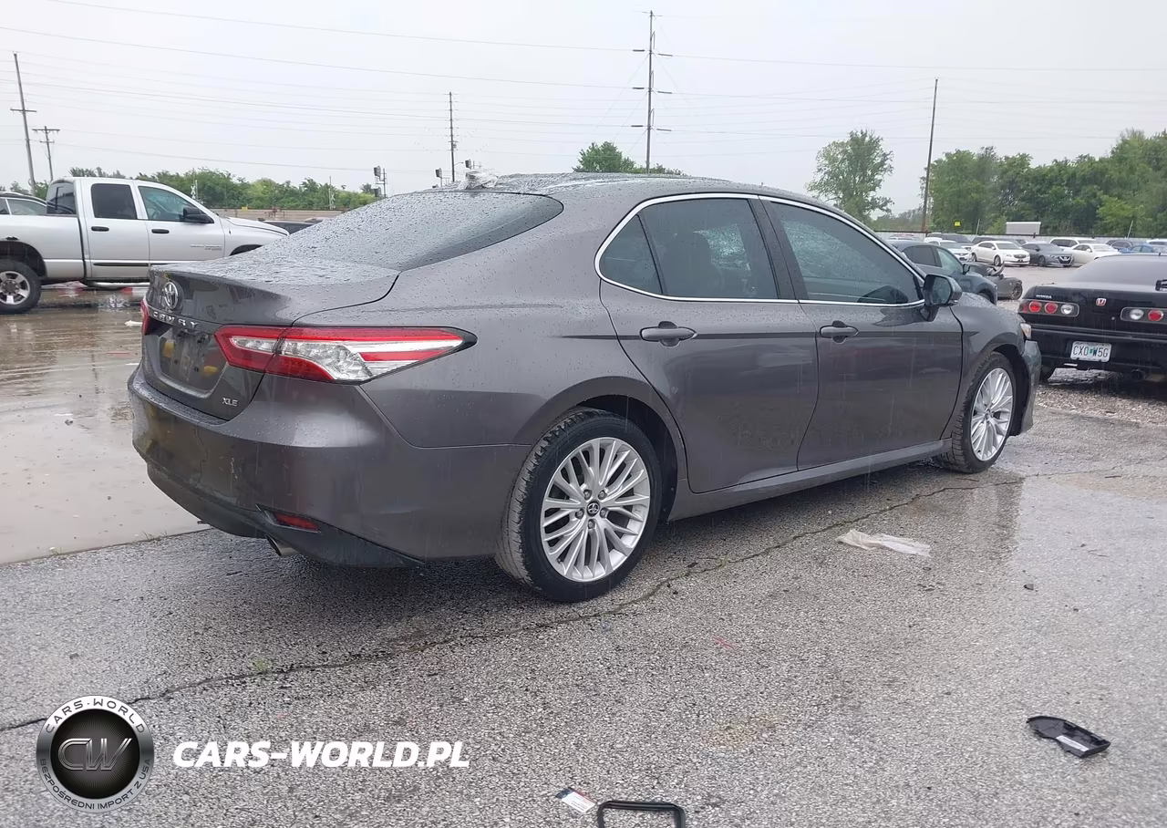 2018 Toyota Camry Xle VIN:4T1B11HK8JU147075 - 4