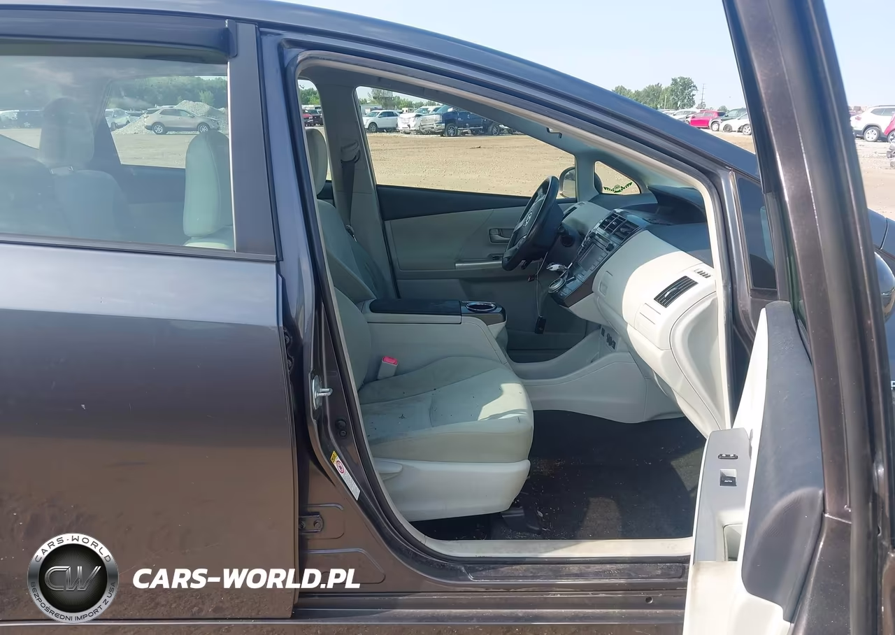 2013 Toyota Prius V Three VIN:JTDZN3EU0D3225688 - 5