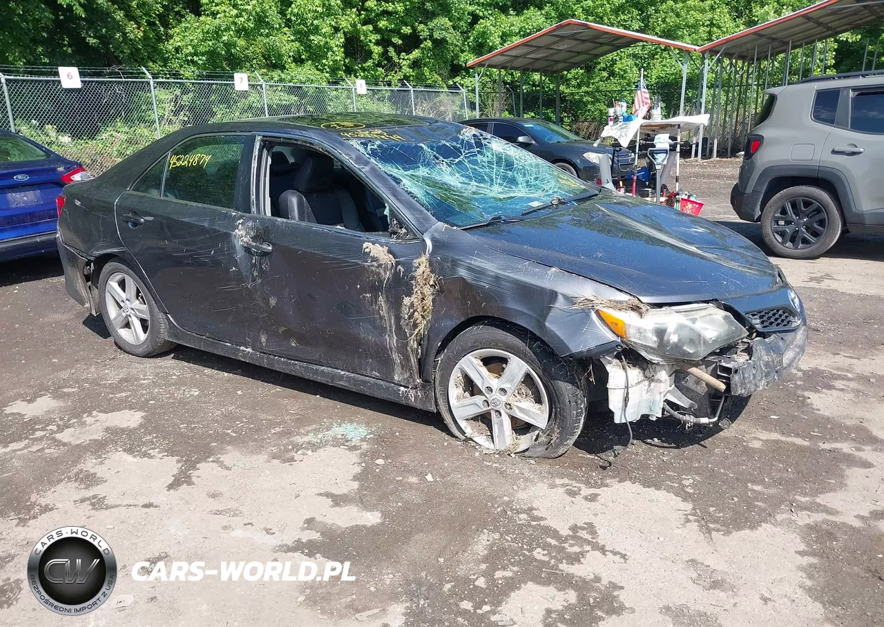 2012 Toyota Camry Se – zdjęcie 1 z 16