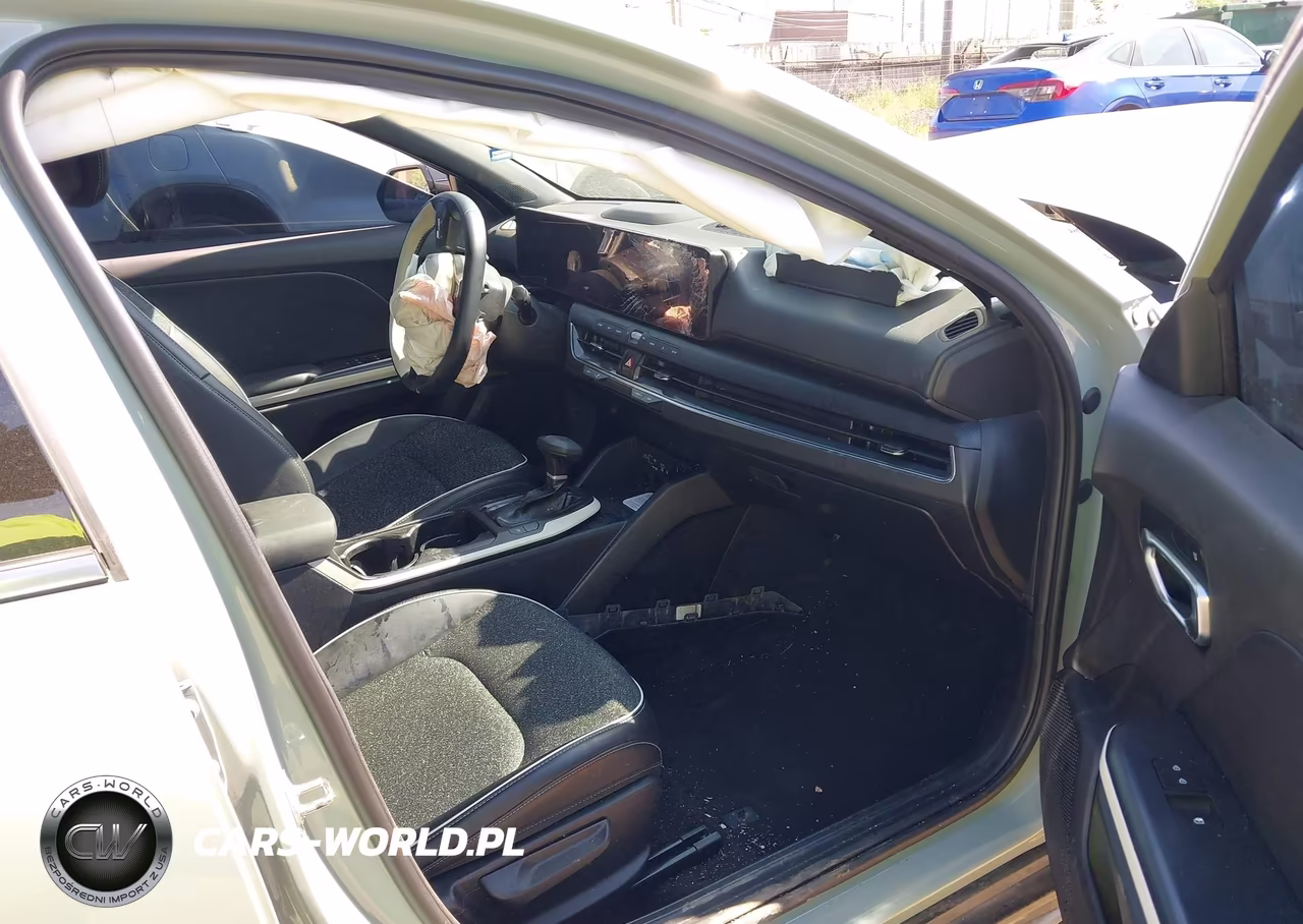 2025 Kia K4 Gt-Line VIN:3KPFW4DE8SE223323 - 5