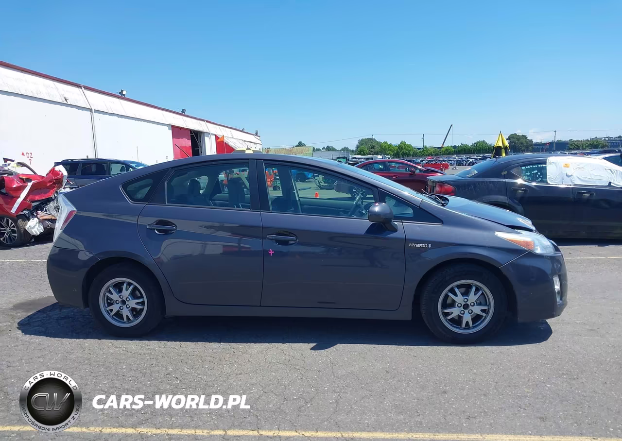 2011 Toyota Prius Two VIN:JTDKN3DU4B0322409 - 13