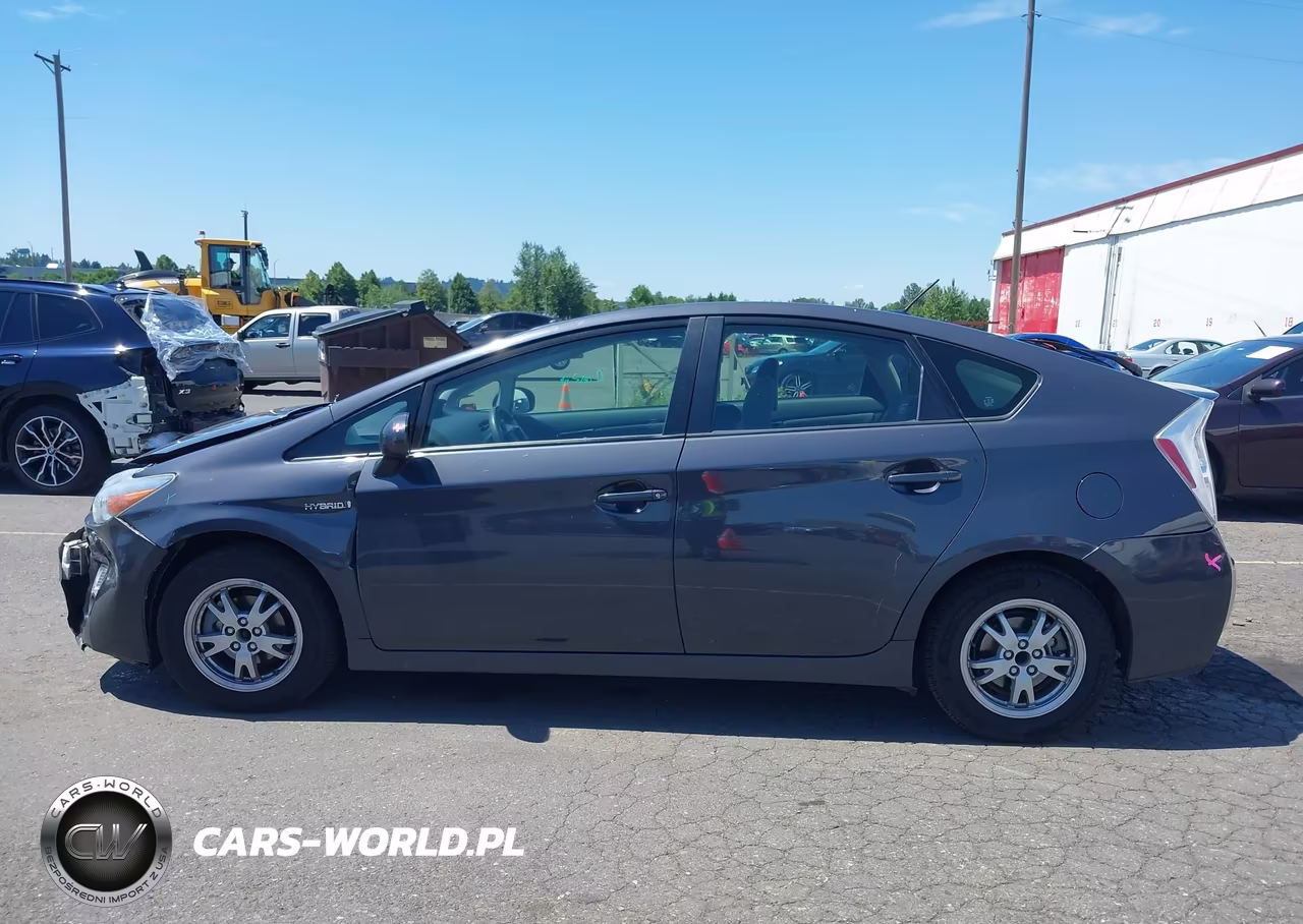 2011 Toyota Prius Two VIN:JTDKN3DU4B0322409 - 14