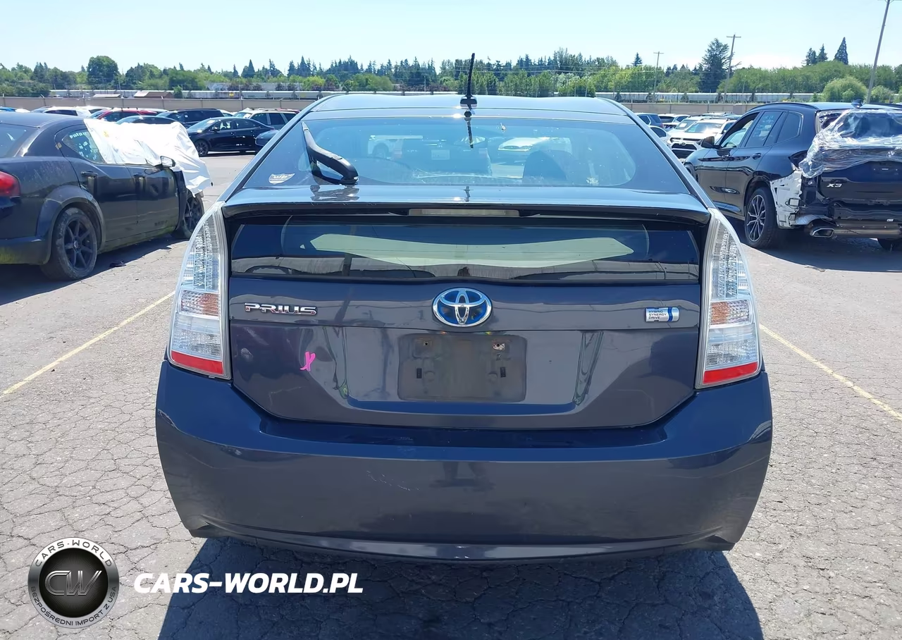 2011 Toyota Prius Two VIN:JTDKN3DU4B0322409 - 16