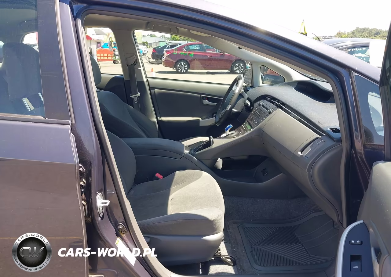 2011 Toyota Prius Two VIN:JTDKN3DU4B0322409 - 5