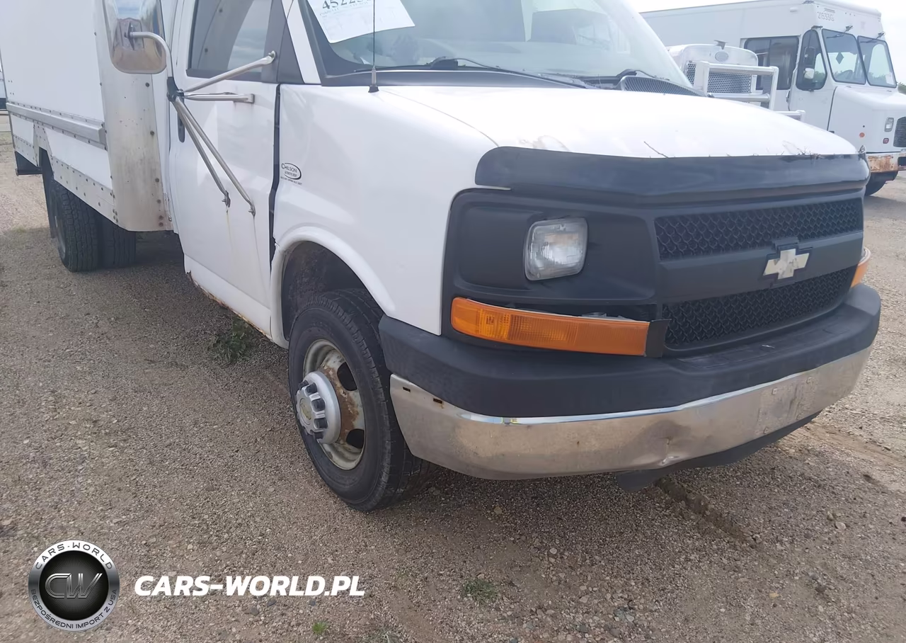 2004 Chevrolet Express Cutaway Base W-C7L-C7N VIN:1GBJG31U641222582 - 11