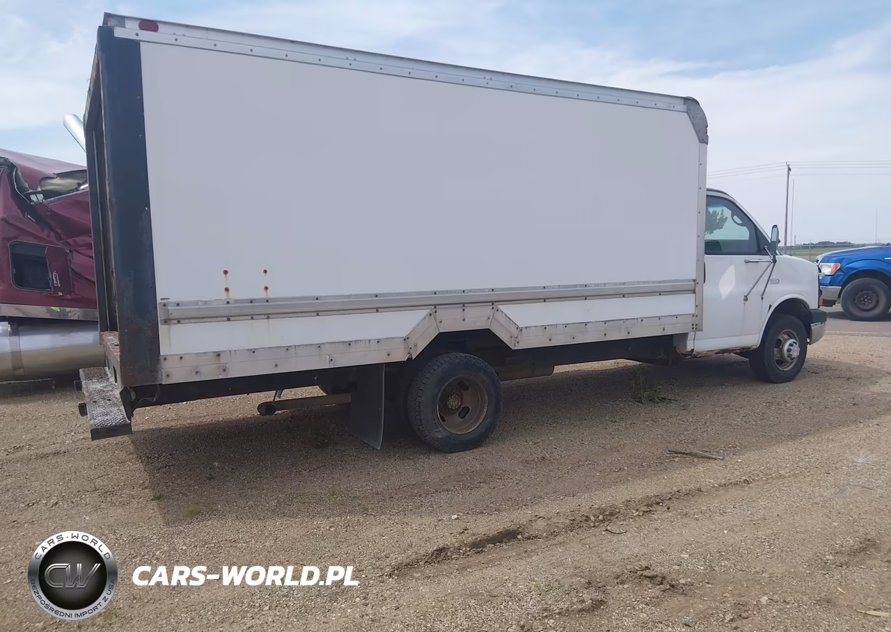 2004 Chevrolet Express Cutaway Base W-C7L-C7N VIN:1GBJG31U641222582 - 4