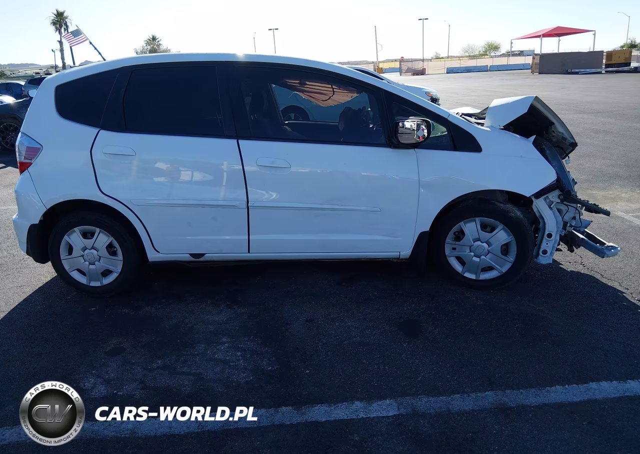 2013 Honda Fit VIN:JHMGE8H35DC073770 - 14
