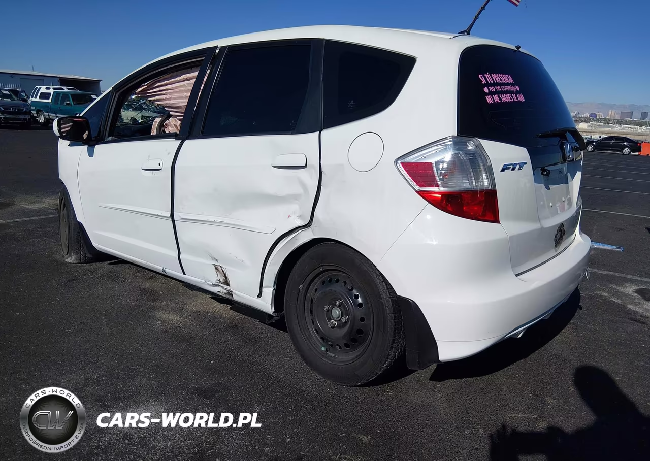 2013 Honda Fit VIN:JHMGE8H35DC073770 - 3