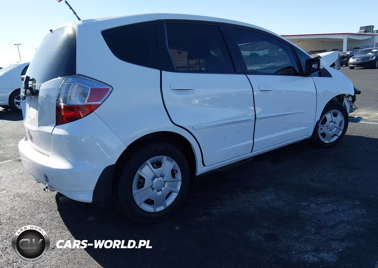 2013 Honda Fit VIN:JHMGE8H35DC073770 - 4
