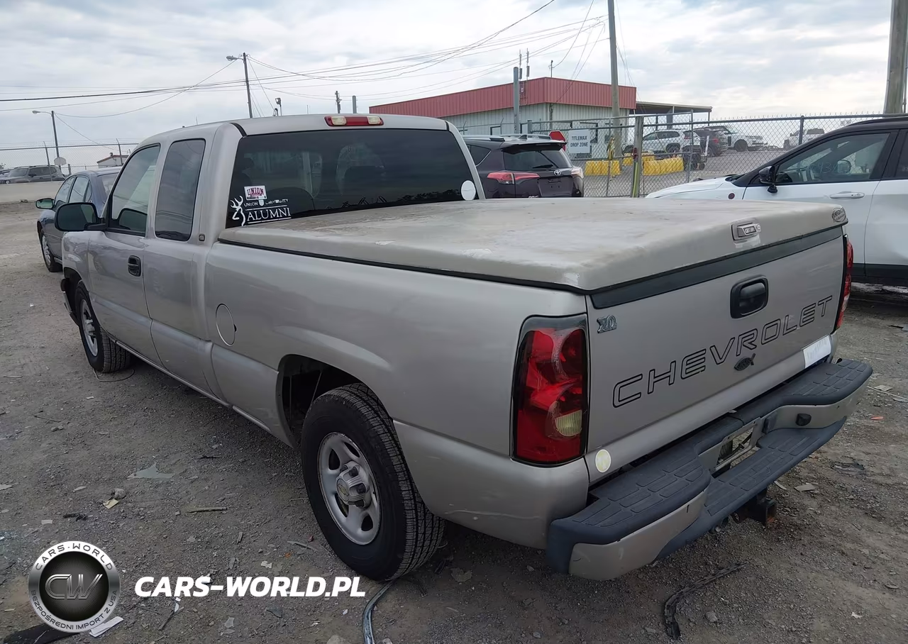 2004 Chevrolet Silverado 1500 Work Truck VIN:1GCEC19VX4E383603 - 3