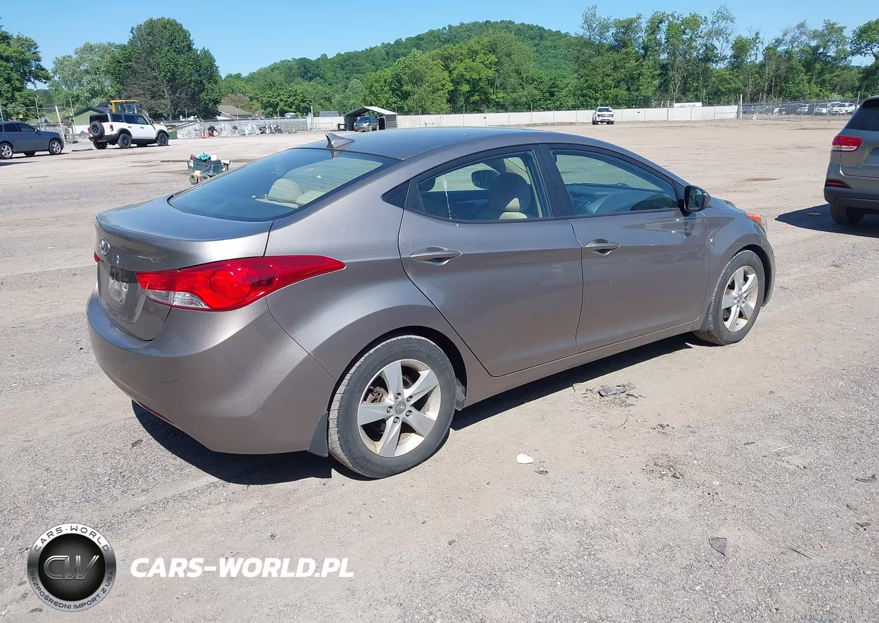 2013 Hyundai Elantra Gls VIN:5NPDH4AEXDH413693 - 4