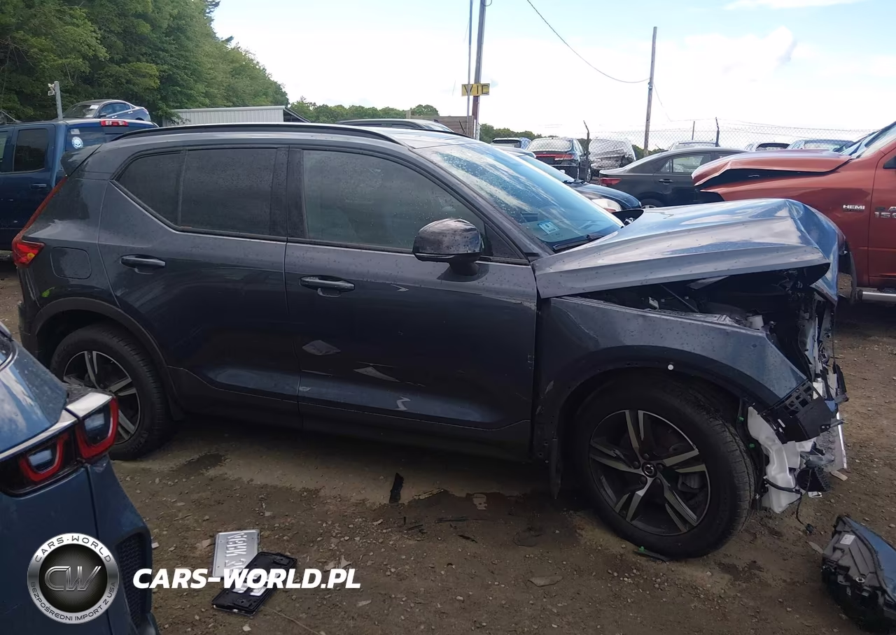 2026 Volvo Xc40 Core, B5 Awd Gas (Mild Hybrid), Dark VIN:YV4L12UK6T2665427 - 14