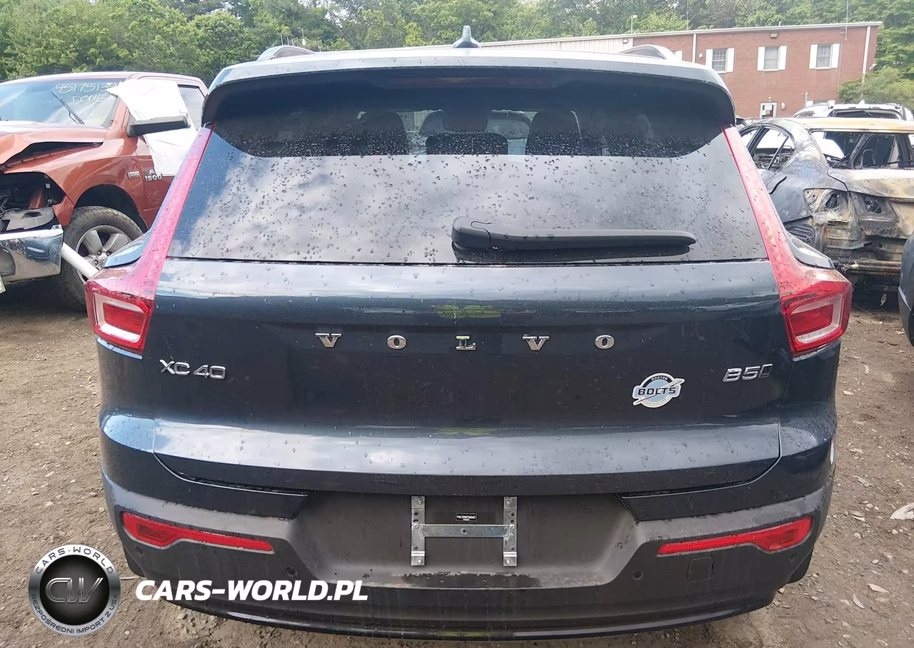 2026 Volvo Xc40 Core, B5 Awd Gas (Mild Hybrid), Dark VIN:YV4L12UK6T2665427 - 17