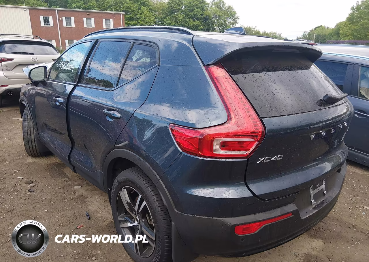 2026 Volvo Xc40 Core, B5 Awd Gas (Mild Hybrid), Dark VIN:YV4L12UK6T2665427 - 3