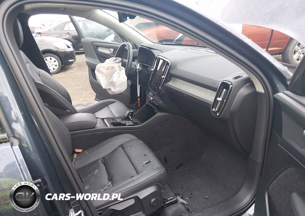 2026 Volvo Xc40 Core, B5 Awd Gas (Mild Hybrid), Dark VIN:YV4L12UK6T2665427 - 5
