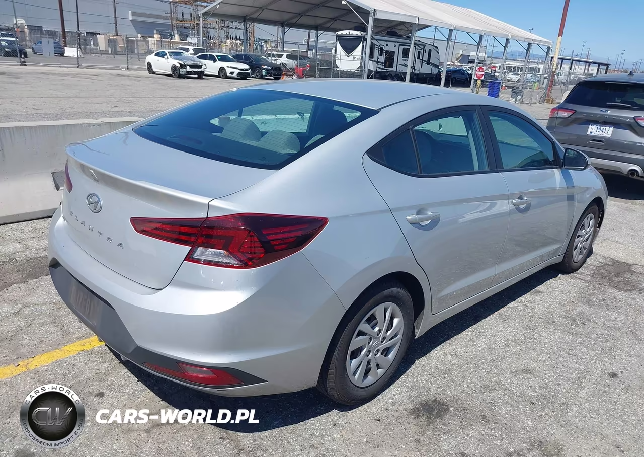 2019 Hyundai Elantra Se VIN:5NPD74LFXKH495933 - 4