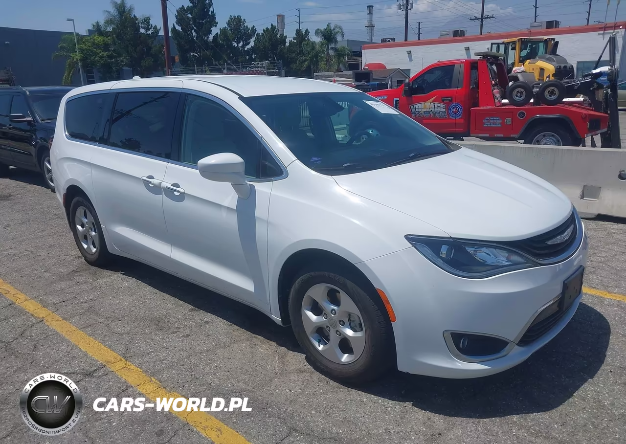 2018 Chrysler Pacifica Hybrid Touring Plus