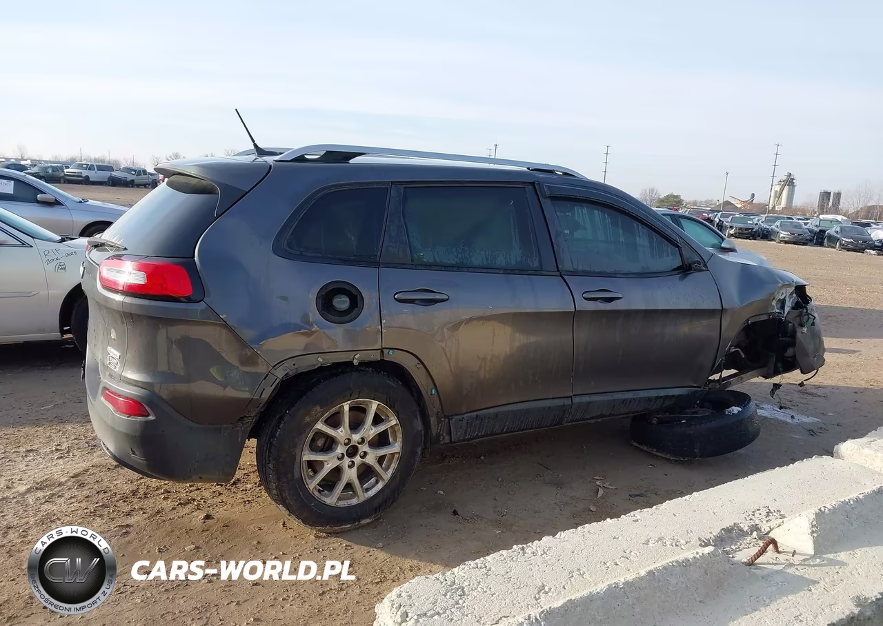 2015 Jeep Cherokee Latitude VIN:1C4PJMCB6FW784674 - 14