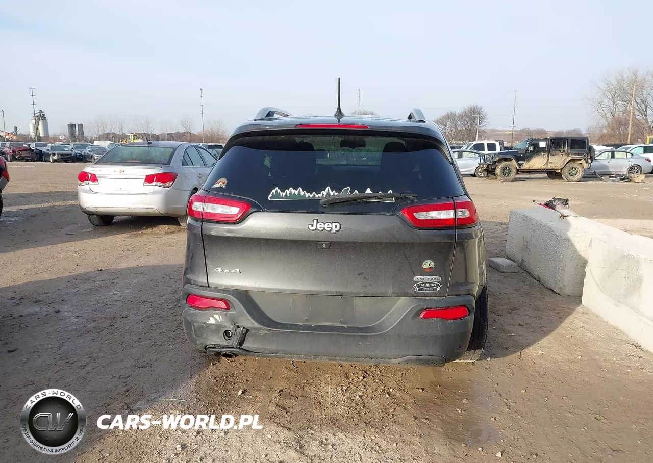 2015 Jeep Cherokee Latitude VIN:1C4PJMCB6FW784674 - 17