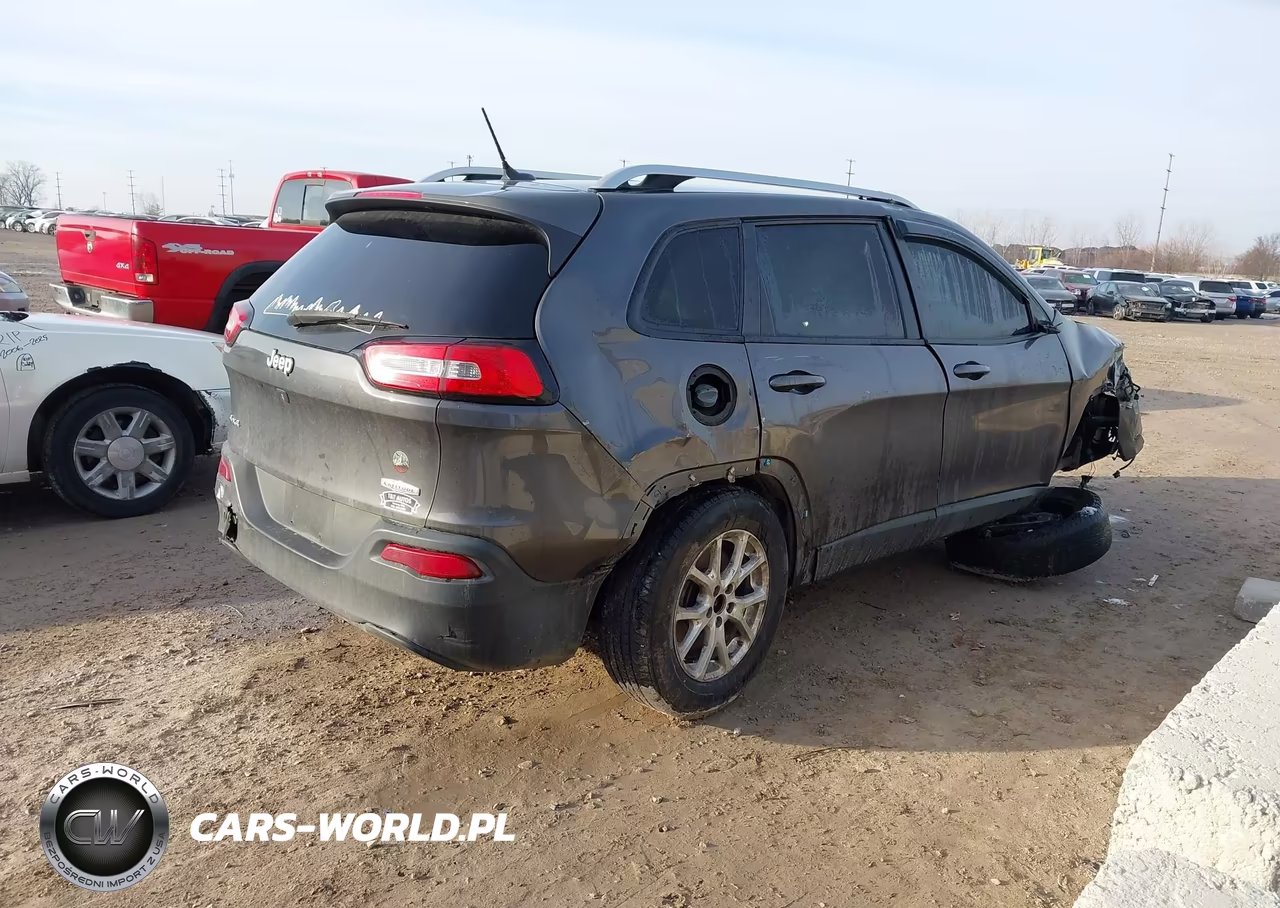 2015 Jeep Cherokee Latitude VIN:1C4PJMCB6FW784674 - 4