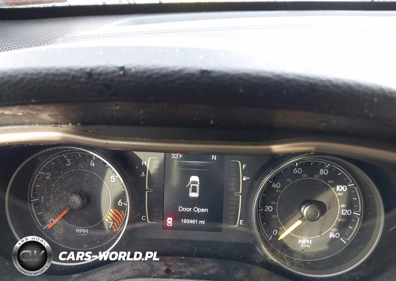 2015 Jeep Cherokee Latitude VIN:1C4PJMCB6FW784674 - 7