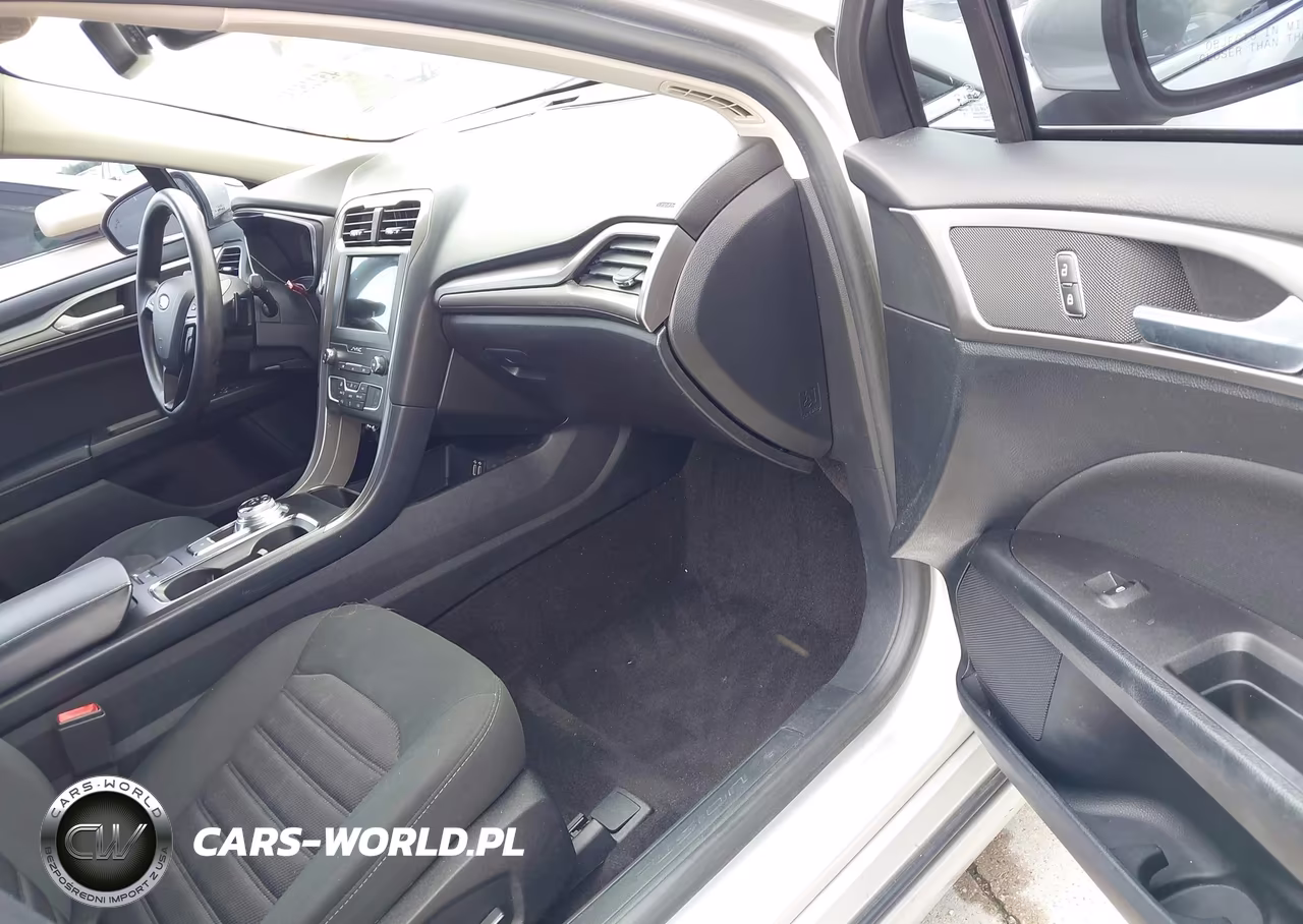 2019 Ford Fusion Se VIN:3FA6P0HD7KR113823 - 5