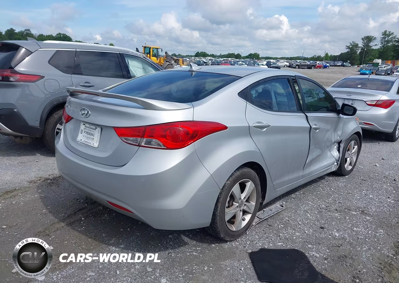 2013 Hyundai Elantra Gls VIN:5NPDH4AE5DH249057 - 4