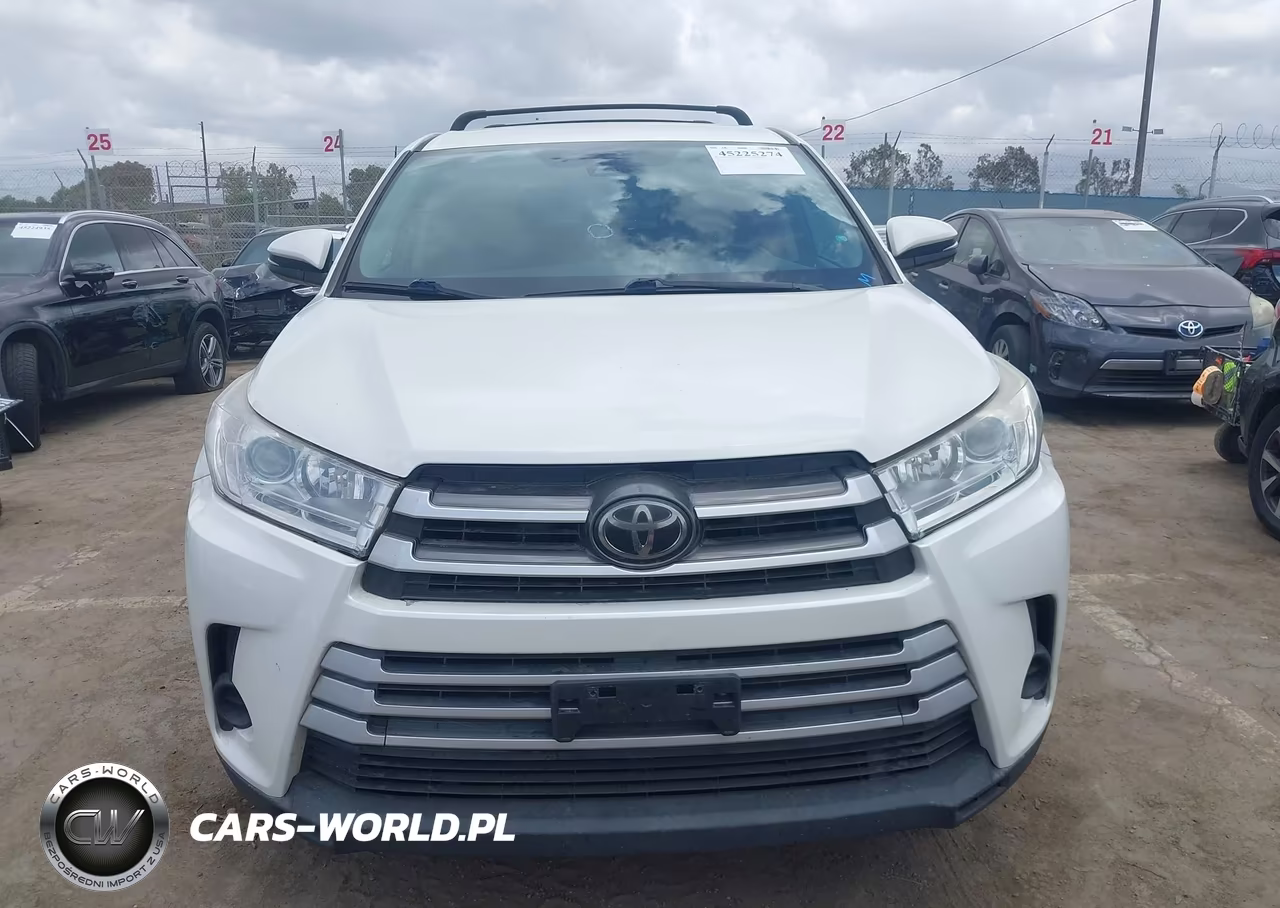 2018 Toyota Highlander Le VIN:5TDZARFH1JS039281 - 12