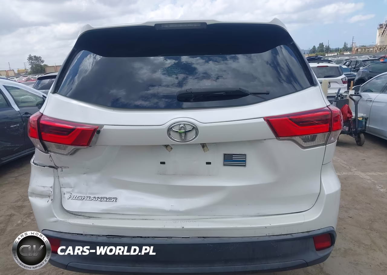 2018 Toyota Highlander Le VIN:5TDZARFH1JS039281 - 16