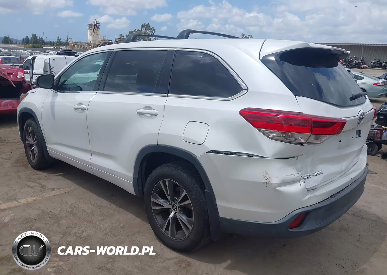2018 Toyota Highlander Le VIN:5TDZARFH1JS039281 - 3